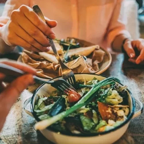 Το νέο trend αλλάζει την ώρα που παίρνεις το δείπνο σου