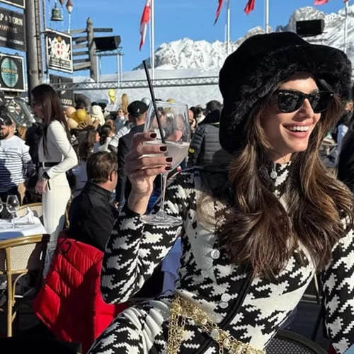 Το dark cherry μανικιούρ της Ηλιάνας Παπαγεωργίου είναι η πιο chic επιλογή για τον χειμώνα