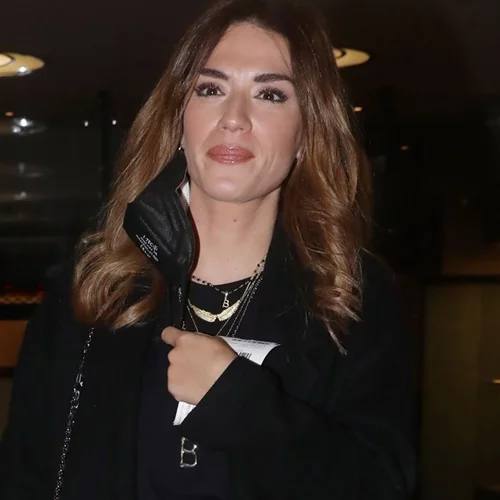 Βάσω Λασκαράκη | Κομψή σε θεατρική βραδιά