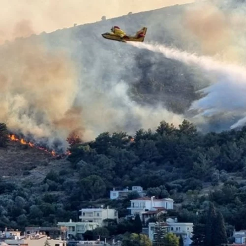 Μάχη με τις φλόγες στη Χίο - Μηνύματα του 112 για απομάκρυνση κατοίκων από Ρεστά, Αγ. Παρασκευή Καρυών, Δαφνώνα