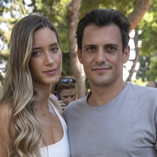 Σταύρος Σβήγκος & Γιολάντα Καλογεροπούλου | Κοινή εμφάνιση στο θέατρο με τα παιδιά τους