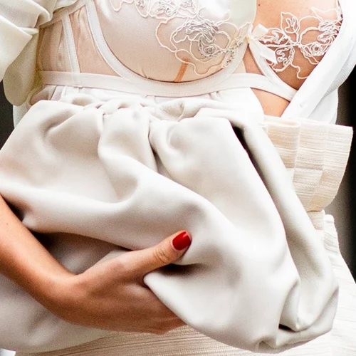 Αυτά είναι τα πιο κομψά κόκκινα μανικιούρ που μπορείς να κάνεις φέτος τις γιορτές