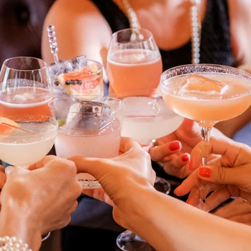 Σύσκεψη λοιμωξιολόγων την Τετάρτη | Επιστρέφει η μουσική, κλειστά τα κέντρα, προβληματισμός για τα γήπεδα