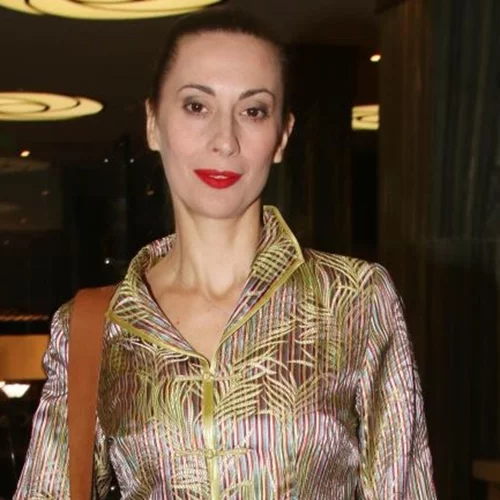 Βίκυ Βολιώτη | Φωτογραφίζει την κόρη της Άννα στο cozy σπίτι τους