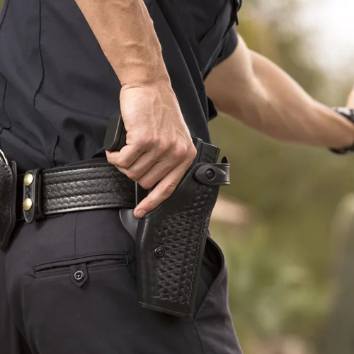 "Γλίστρησα, έπεσα και το πιστόλι μου εκπυρσοκρότησε" - Τι είπε ο αστυνομικός που σκότωσε τον 20χρονο στη Λάρισα