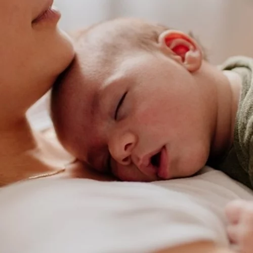 Αναζήτησε τον πιο διάσημο δωρητή σπέρματος για να αποκτήσει το πιο όμορφο παιδί