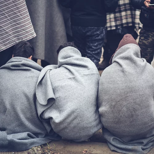 Απίστευτες σκηνές βίας στο Αφγανιστάν | Οι Ταλιμπάν χτυπούν και μαστιγώνουν πολίτες και περαστικούς στους δρόμους [Βίντεο]