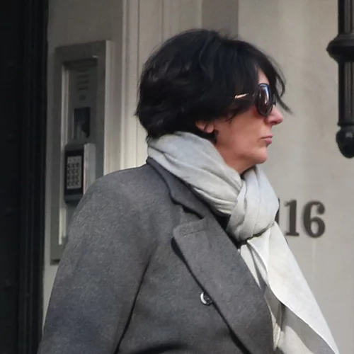 Ghislaine Maxwell | Κρίθηκε ένοχη για το σκάνδαλο Epstein και καταδικάστηκε για sex trafficking