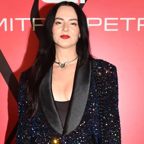 Ο αλάνθαστος τρόπος για να φορέσεις παγιέτες σύμφωνα με τη Ζενεβιέβ Μαζαρί