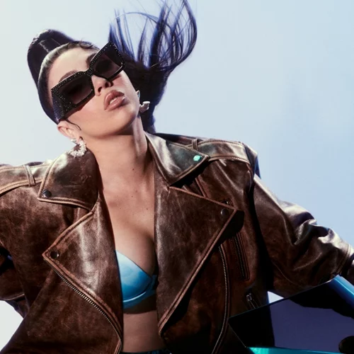 Η ένταση και η λάμψη πρωταγωνιστούν στη νέα SS23 συλλογή Studio της H&M