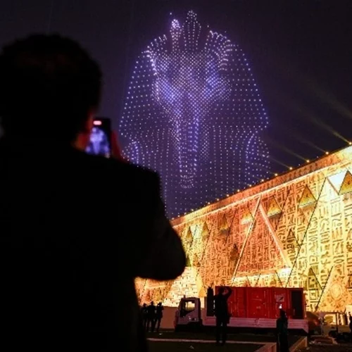 Αίγυπτος: Φαραωνικό θέαμα στο Κάιρο για τα εγκαίνια του Μεγάλου Αιγυπτιακού Μουσείου