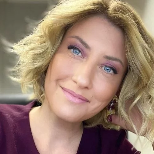 Σία Κοσιώνη | Σε παλαιοπωλείο στο Μοναστηράκι