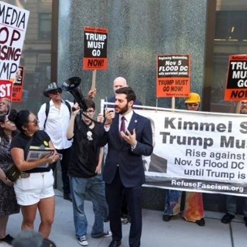 Διαδήλωση σεναριογράφων στη Νέα Υόρκη για την απομάκρυνση του Jimmy Kimmel από το ABC