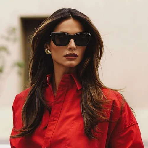 Η Ηλιάνα Παπαγεωργίου με το χρώμα νυχιών που θα "φορεθεί" περισσότερο από το μπορντό τους επόμενους μήνες