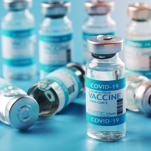 Η ηλικία, το φύλο και το κάπνισμα επηρεάζουν την αποτελεσματικότητα των εμβολίων κατά της Covid-19