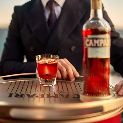 Όταν το Campari συνάντησε το Negroni: Γιορτάζοντας ένα εμβληματικό cocktail