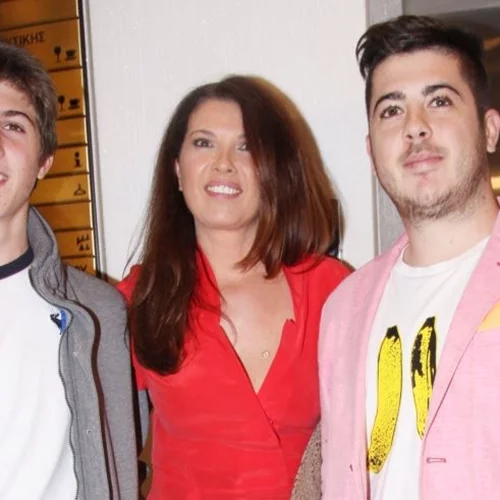 Μιχαήλ Βαρθακούρης | Στο σπίτι της μητέρας του στην Πάρο - Η ασύλληπτη θέα που διαθέτει