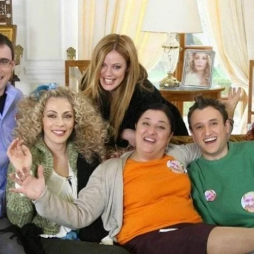 "Στο Πάρα Πέντε" | Σμαράγδα Καρύδη & Αγγελική Λάμπρη μεταμορφώνονται σε "Αγγέλα" και "Ντάλια" για το reunion της σειράς