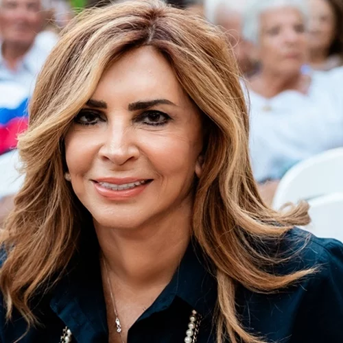 Η Μιμή Ντενίση για καφέ στη Μεγάλη Βρεταννία