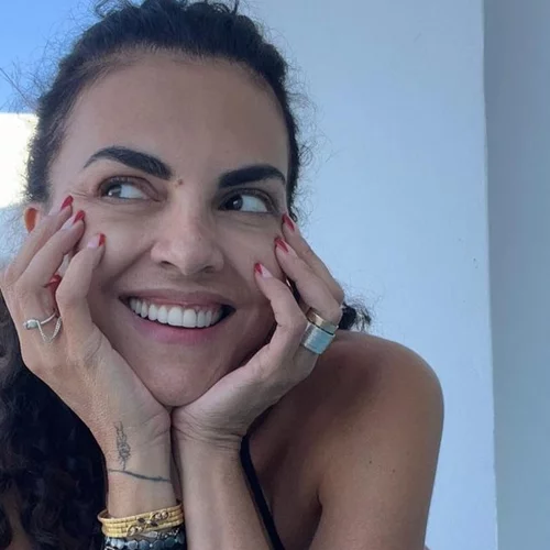 "What a body" | Η Μαρία Σολωμού ποζάρει με το μπικίνι της στο απέραντο γαλάζιο της Σαντορίνης