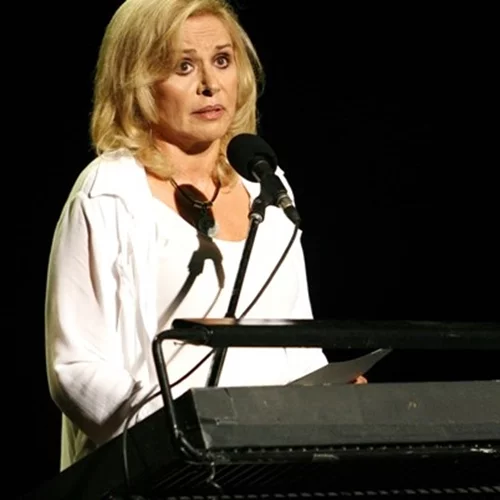 54 χρόνια πριν | Η εντυπωσιακή εμφάνιση της Βέρας Κρούσκα με μαγιό πλάι στον Άγγελο Αντωνόπουλο