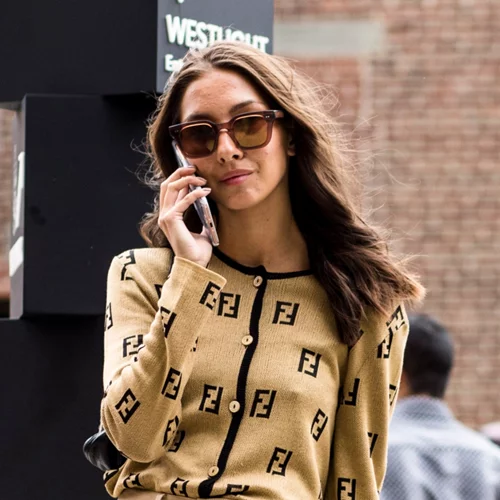 Βαρέθηκες το κοστούμι στο γραφείο; | 5 φρέσκες προτάσεις συνόλων από τις πιο καλοντυμένες fashionistas