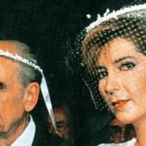 35 χρόνια πριν | Όταν η Δήμητρα Λιάνη παντρεύτηκε τον Ανδρέα Παπανδρέου, με νυφικό της Νταίζης Αντωνοπούλου