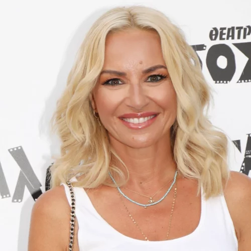 Η Μαρία Μπεκατώρου σου δείχνει πώς να υιοθετήσεις με ''ώριμο'' τρόπο το Barbiecore