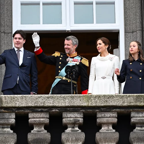 Η στιγμή που ο πρίγκιπας Frederik ανακηρύσσεται βασιλιάς της Δανίας