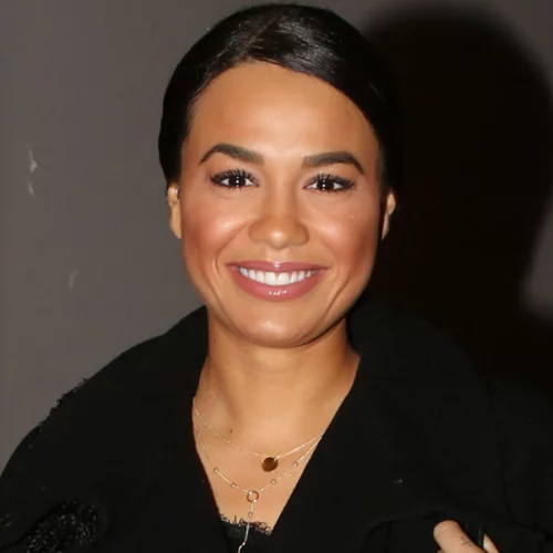 Η Πηνελόπη Πλάκα αποκαλύπτει το πώς ήταν η συνεργασία της με τον Πέτρο Φιλιππίδη αλλά και τα σχεδιά της για το μέλλον