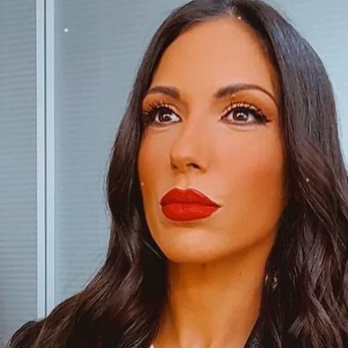 Ανθή Βούλγαρη | Tρώει κόλλυβα για να δυναμώσει από τον κορονοϊό (βίντεο)