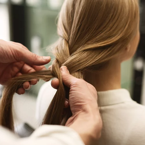 Τα πιο όμορφα half-up χτενίσματα με πλεξούδες που μπορείς να δοκιμάσεις φέτος το καλοκαίρι