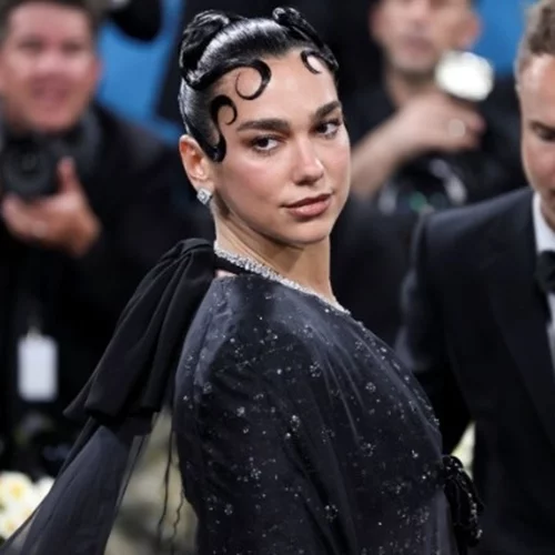 Dua Lipa |"Eυγνώμων" για την κοσοβάρικη υπηκοότητα που έλαβε