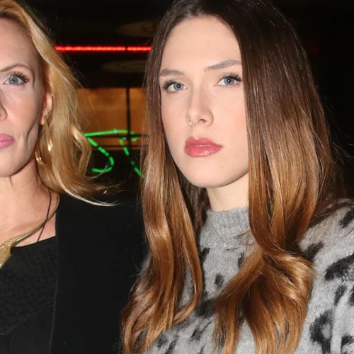 Αφροδίτη Λιάντου | Η κόρη της Εβελίνας Παπούλια έγινε 22 και μοιάζει ακόμη περισσότερο στη μητέρα της