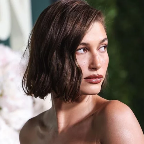 Hailey Bieber | Οι πρώτες πληροφορίες για την εγκυμοσύνη της