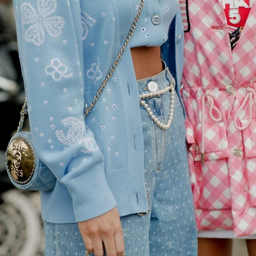 Τα αξεσουάρ που πρωταγωνιστούν στο street style της άνοιξης