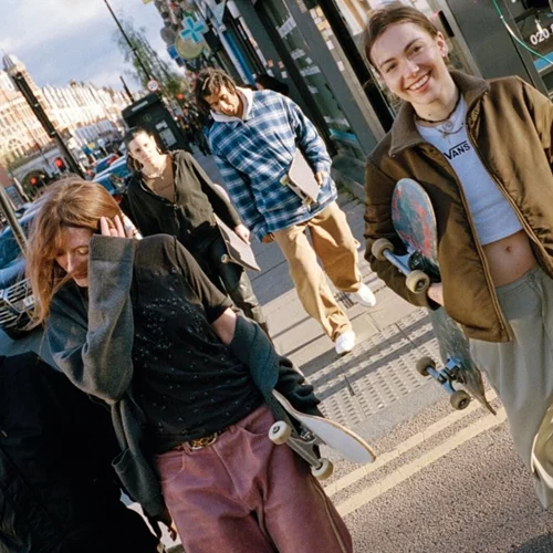 Αυτά είναι τα iconic sneakers που θα πρωταγωνιστήσουν στις εμφανίσεις της νέας σεζόν