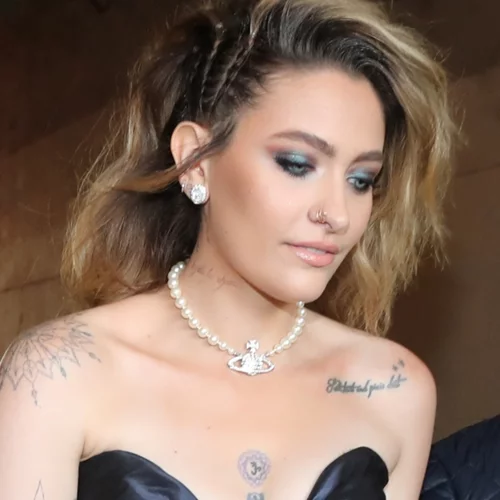 Αυτό είναι το κολιέ που φορούν οι celebrities και οι fashionistas | Το πιο hyped σχέδιο της χρονιάς