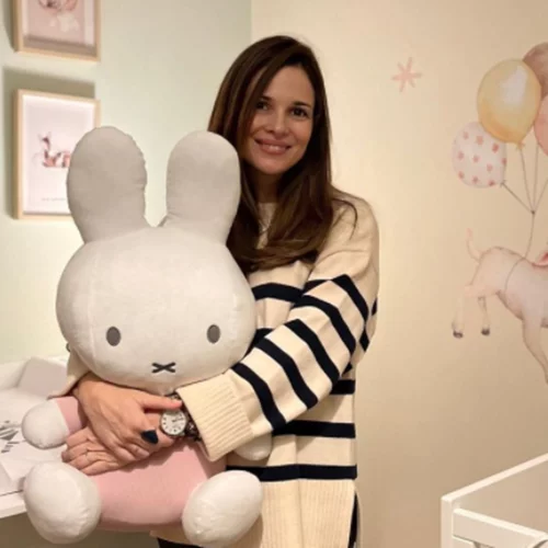 Ευγενία Δημητροπούλου | Στόλισε το (ροζ) δέντρο στο δωμάτιο της κόρης της