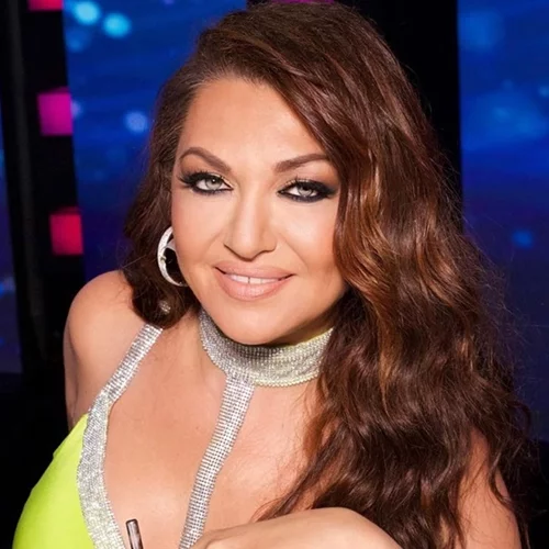 "Σαν μικρό κοριτσάκι" | Το παθιασμένο φιλί της Καίτης Γαρμπή στον Διονύση Σχοινά με το απόλυτο country style