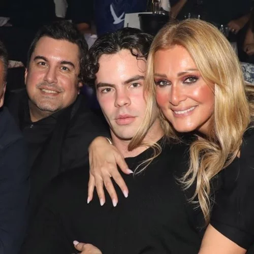 Νατάσα Θεοδωρίδου | Νέα βραδινή εξόρμηση με τον Γιώργο Λιάγκα και καλούς φίλους