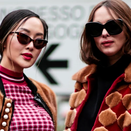 Δείξε μας τις φίλες σου να σού πούμε τι δώρο να τους πάρεις για τα Χριστούγεννα