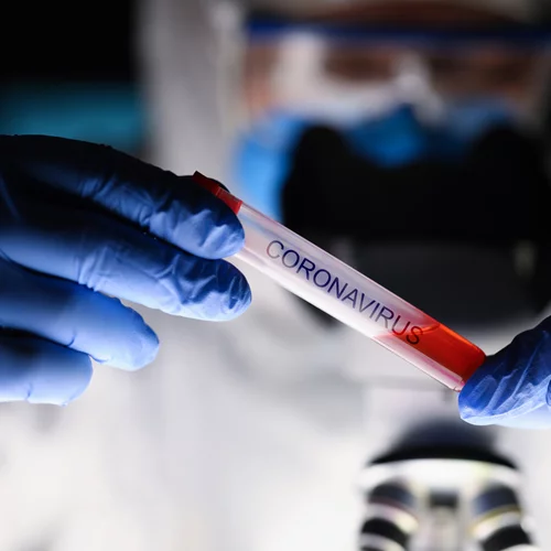 Υποπαραλλαγή Όμικρον | 4 καθηγητές του ΕΚΠΑ απαντούν στις απορίες μας