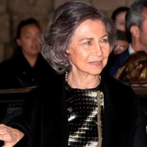 Η Σοφία της Ισπανίας με δημιουργία που είχε φορέσει ξανά 10 χρόνια νωρίτερα