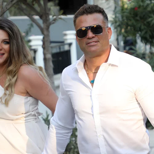 Κώστας Σόμμερ - Βαλεντίνη Παπαδάκη | Ο πολιτικός γάμος, το εντυπωσιακό νυφικό της εγκυμονούσας και η διάσημη κουμπάρα (pics)