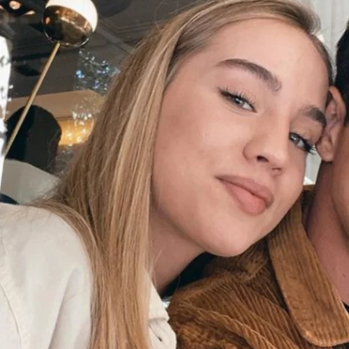 O Ηλίας Μπόγδανος έκανε το επόμενο βήμα με τη σύντροφό του