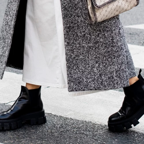 Τα lace - up μποτάκια που θα φοράς συνέχεια αυτή την εποχή