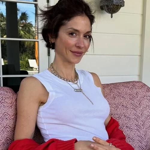 Πώς να φορέσεις το wide leg παντελόνι όπως η Σοφία Καρβέλα