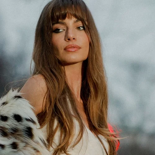 Τέλος το nude | 5 glam μανικιούρ για να υιοθετήσεις το mob wife trend