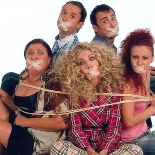 'Στο Παρά Πέντε': Επιστροφή της επιτυχημένης σειράς του Mega, με αφορμή τα 20 χρόνια